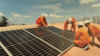 Giải “bài toán” phát triển năng lượng sạch