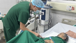 Sốt xuất huyết vào đỉnh dịch, nhiều người phải cấp cứu