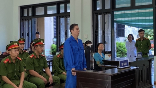 Cựu cán bộ cướp tiệm vàng lĩnh án 8 năm 3 tháng tù