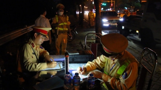 Chủ tịch UBND phường Trần Phú, Hà Nội chây ỳ, chống đối CSGT khi bị đo nồng độ cồn