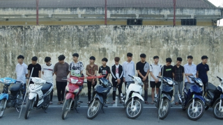 19 đối tượng đánh võng, nẹt pô mang theo hung khí đi giải quyết mâu thuẫn