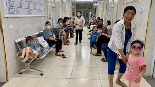 Đau mắt đỏ hoành hành, nhiều người biến chứng nặng do tự điều trị