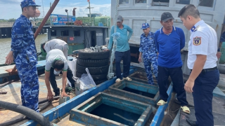 Tạm giữ tàu chở 50.000 lít dầu DO không rõ nguồn gốc