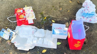 Gần 1 bánh heroin được giấu trong hộp bánh trung thu