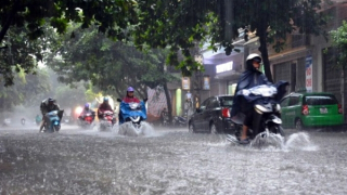 Hà Nội nắng oi, mưa to khắp Tây Nguyên và Nam Bộ