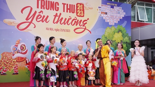Những em bé đón "Trung thu yêu thương" ở bệnh viện