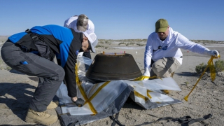 NASA mang lượng mẫu vật lớn chưa từng có từ vũ trụ về Trái đất