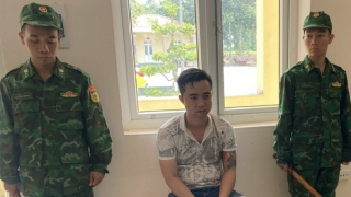 Sang Campuchia mua ma túy đá vừa dùng vừa bán