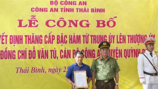 Trao quyết định truy thăng cấp bậc hàm cho cán bộ Công an thị trấn hy sinh