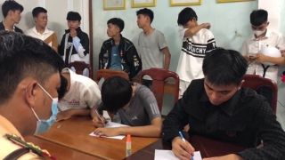 22 thanh, thiếu niên tụ tập chạy xe lạng lách đánh võng, nẹt pô