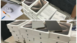 "Ôm lô" Iphone 15 Promax lậu trị giá 900 triệu đồng từ Singapore về Việt Nam