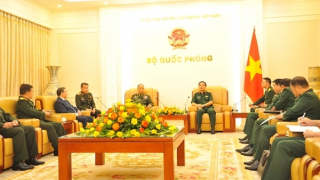 Đại tướng Phan Văn Giang tiếp Chủ nhiệm Tổng cục Chính trị Quân đội nhân dân Lào