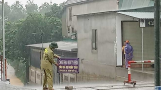 Công an Hà Tĩnh chủ động giúp dân trong mùa mưa bão