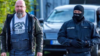 Đức tiếp tục “chặt vòi bạch tuộc” của phong trào phát xít mới