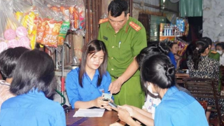 Đoàn viên thanh niên tích cực tham gia kích hoạt tài khoản định danh điện tử