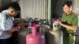 Sang chiết gas trái phép ngay trong khu công nghiệp