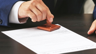 Lạm quyền khi chứng thực, một cựu Phó Chủ tịch UBND phường bị bắt