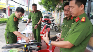 Nâng cao ý thức người dân trong đấu tranh với vi phạm về vũ khí, vật liệu nổ