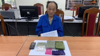 Mang 2,5 bánh heroin từ biên giới về bán kiếm lời