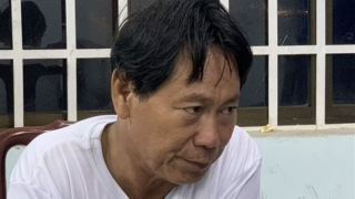 Ghen tuông, sát hại vợ rồi dùng dao tự đâm mình