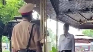 Tạm đình chỉ công tác cán bộ thuế chống đối khi CSGT đo nồng độ cồn