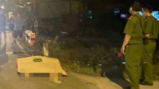 Thấy vết máu bất thường, phát hiện người đàn ông tử vong dưới kênh