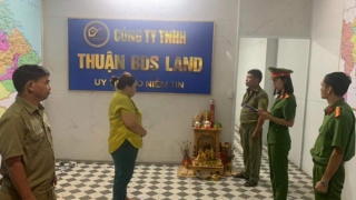 Khởi tố, bắt tạm giam đối tượng làm giả sổ đỏ