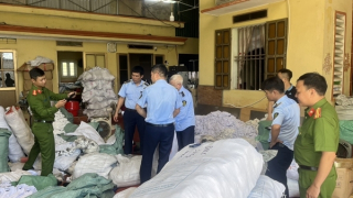 Phát hiện 2 kho hàng giả mạo nhãn hiệu Nike và  Adidas