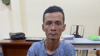 Khách hát karaoke đi nhờ xe của nữ tiếp viên rồi... cướp