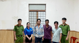 Công an giúp đỡ người đàn ông đi lạc từ Đồng Tháp ra Quảng Bình