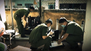 Lá thư hé lộ nguyên nhân hai bố con tử vong trong tư thế thắt cổ