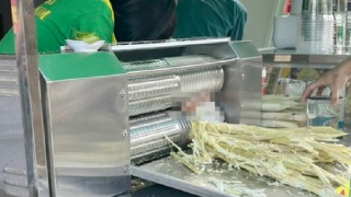 Người phụ nữ bị máy ép nước mía cuốn nát bàn tay