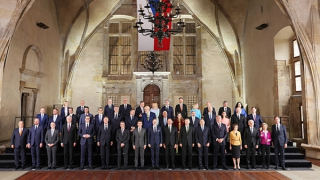 Châu Âu nỗ lực giải quyết khủng hoảng