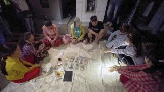 Tổ chức sới bạc trong khu nhà mồ