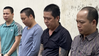 Triệt phá đường dây cho người bán vé số vay lãi nặng, bắt 4 đối tượng