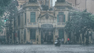 Mưa giông khắp miền Bắc, Nam Bộ trời nắng