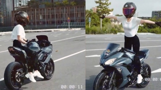 Đang xác minh người mẫu nổi tiếng lái mô tô phân khối lớn buông cả 2 tay