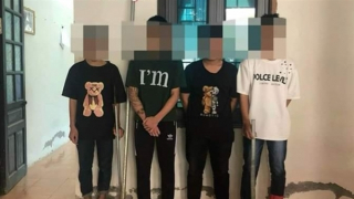 Học TikTok, nhóm thanh, thiếu niên vác đao kiếm ra đường “biểu diễn”