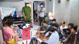 Ngăn chặn nhóm tuổi teen ôm cả lô đao kiếm xuống phố “dàn trận”