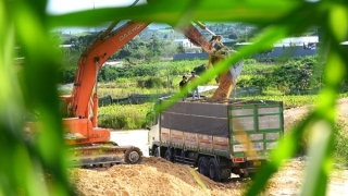 Bí ẩn trong bãi tập kết khoáng sản (Bài 1)