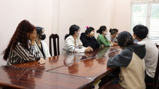 Xử lý nhóm nam, nữ tiếp viên quán karaoke “mở tiệc” ma túy