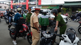 Công an Lâm Đồng xử lý nghiêm học sinh lái xe môtô khi chưa đủ tuổi