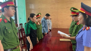 Nữ kế toán UBND xã chiếm đoạt gần 1 tỷ đồng để tiêu xài cá nhân