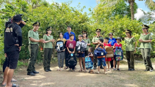 “Nụ cười Việt Nam” - tri ân người Công an xuất nhập cảnh bằng âm nhạc