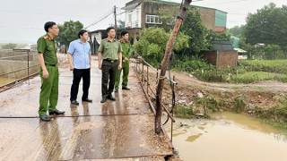 Lũ dâng cao, Công an Hà Tĩnh triển khai lực lượng ứng phó