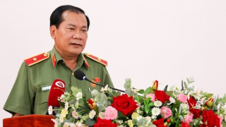 Giám đốc Công an TP Cần Thơ trả lời cử tri về phòng chống tội phạm trên không gian mạng