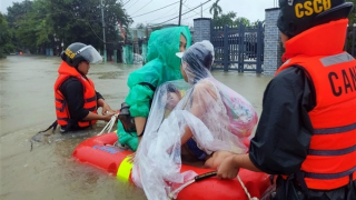 Mưa sầm sập đổ xuống Hà Tĩnh đến Quảng Bình