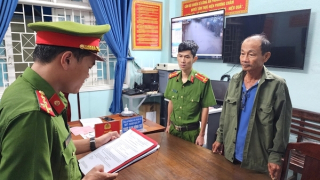 Cựu cán bộ cảng vụ hàng không lừa chạy việc rồi bỏ trốn