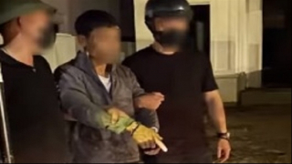 Đến công viên vận chuyển 22.000 viên ma túy đi tiêu thụ