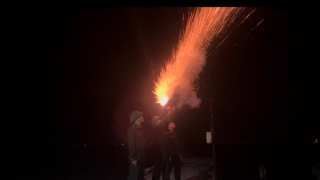 Bắn pháo hiệu kêu gọi hơn 2.000 tàu thuyền vào bờ tránh áp thấp nhiệt đới